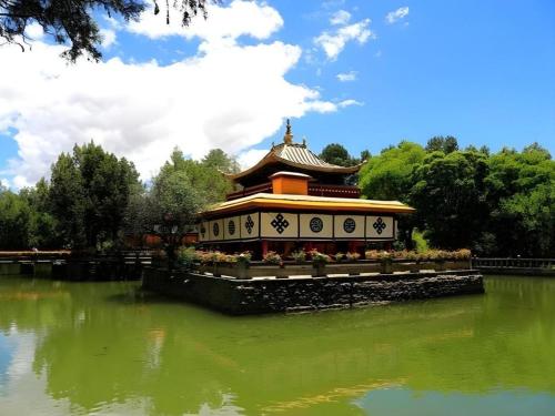 GreenTree Alliance Hotel Lhasa Potala Palace Norbulingka - image 2