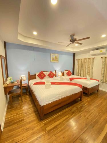 Deluxe Triple Room with Terrace and River View image 10