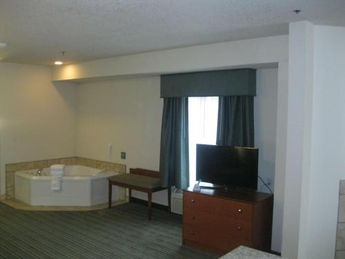 Best Western Liberty Inn DuPont - image 12