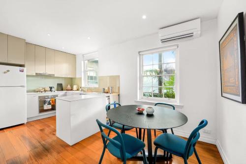 2BR Art Deco Apt - A Hidden Gem in East Melbourne in East Melbourne