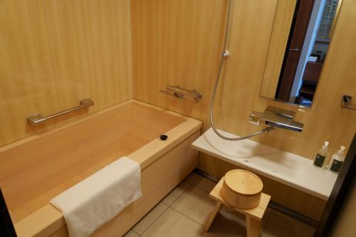 room detail thumbnail 2