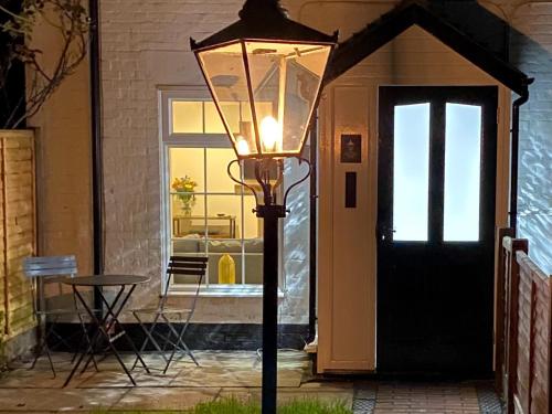 Exterior view, Lantern Cottage in Lyndhurst