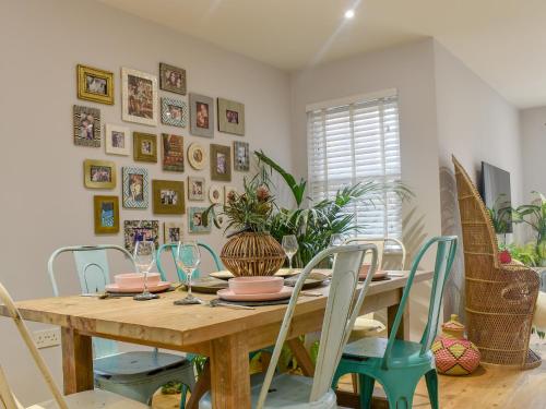 Exterior view, Whiskey Mac Cottage in Cowes West and Gurnard