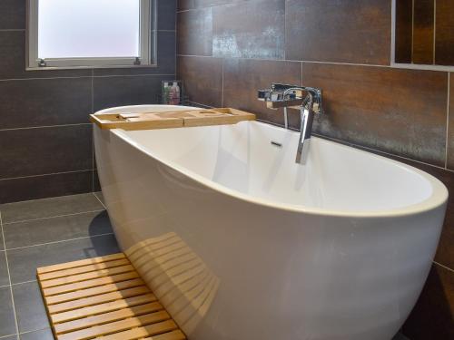 Exterior view, Whiskey Mac Cottage in Cowes West and Gurnard