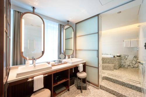 room detail thumbnail 2