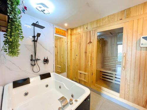 ฝักบัว, โรงแรมเดอะ เวิร์ส จิเรบอน (Verse Hotel Cirebon) in เซียบอน