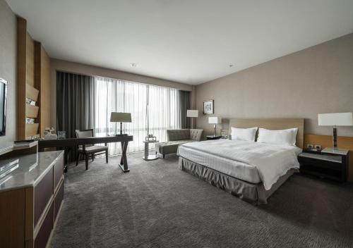 Superior Double Room image 3