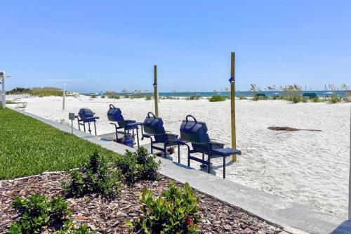 607 - Island Inn - image 21