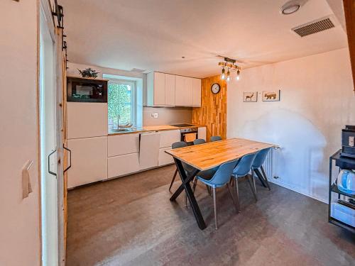 Kitchen, Tricitka na Stastnem kopci in Cerny Dul
