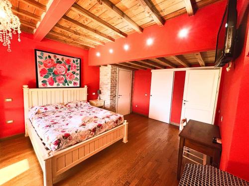 1 queen bed, 2 bunk beds