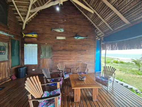 设施服务, Linga Bay Retreat in 伊尼扬巴内