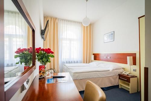 2 twin beds