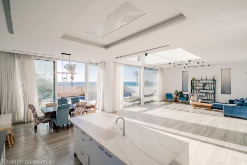 Ashkelon Beachfront Villa in Ashkelon