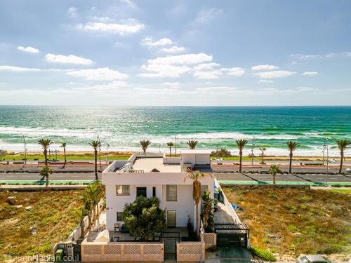 Ashkelon Beachfront Villa in Ashkelon