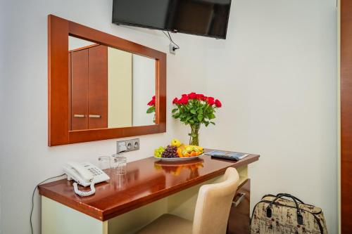 Standard Triple Room image 6