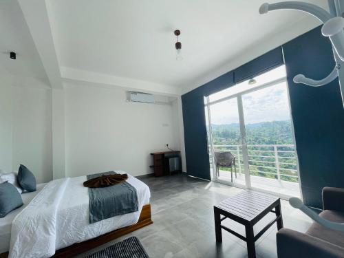 Deluxe Double Room with Balcony image 8