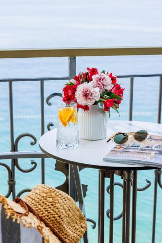 Single Room with Balcony and Sea View image 9