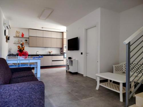 ห้องครัว, Villa Luna Blu by Holiday World in ตราเบีย