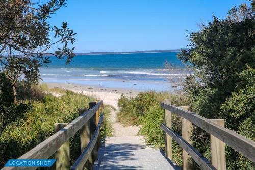 Modern 1 Bed Apartment - 6 Min walk to beach in Callala Beach