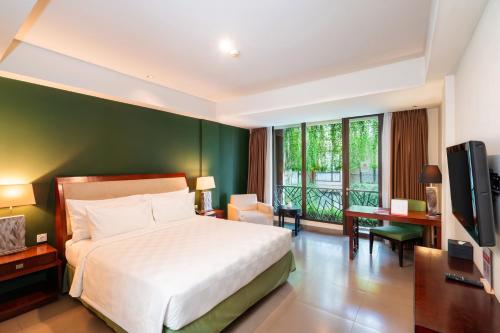 room detail thumbnail 1