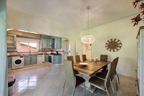 Facilities, Well-appointed villa is situated in the popular resort of Vilamoura in Vilamoura