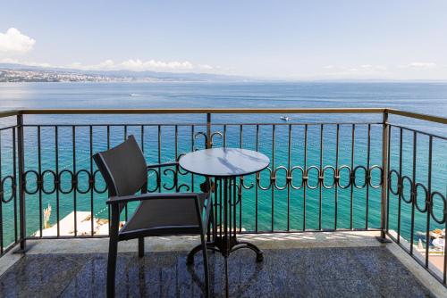 Single Room with Balcony and Sea View image 1