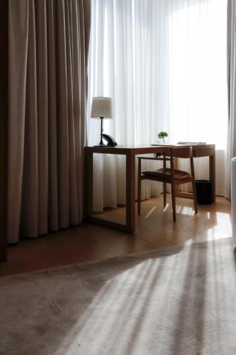 Premium City View Room image 7