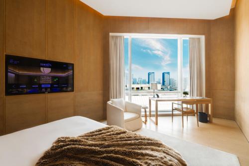 City View Loft with One King Bed image 9