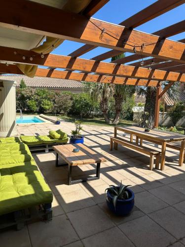 Villa paisible, piscine, BBQ & terrain de pétanque - Location saisonnière - Canet-en-Roussillon