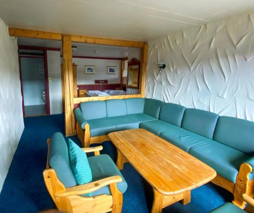 3 twin beds, 1 sofa bed