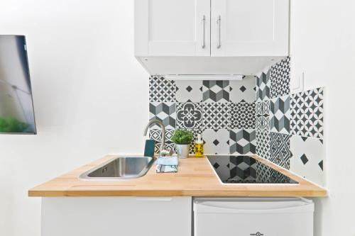 Tour Eiffel 10 Luxurious Apartment Studio-2P Free Netflix - main image