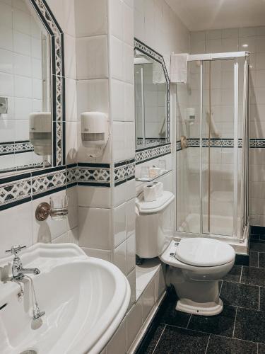 Russell Court Hotel - image 2
