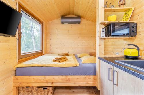 Glamping - Maringotka u Tobíka (Glamping - Maringotka u Tobika) in Holanī