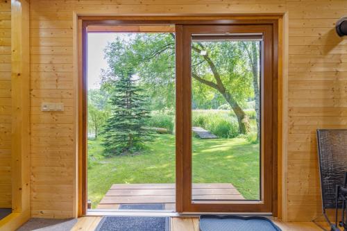 Glamping - Maringotka u Tobíka (Glamping - Maringotka u Tobika) in Holanī