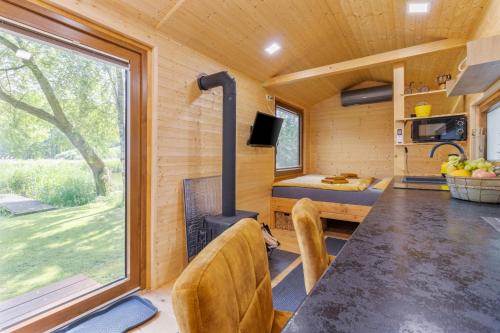 Glamping - Maringotka u Tobíka (Glamping - Maringotka u Tobika) in Holanī