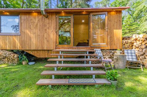 Glamping - Maringotka u Tobíka (Glamping - Maringotka u Tobika) in Holanī