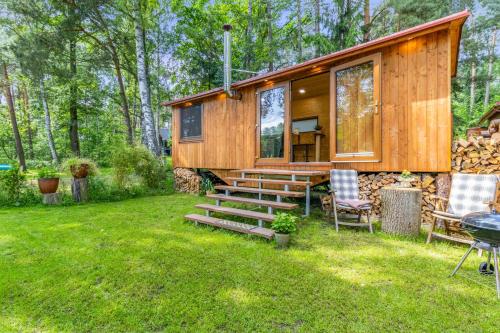 Glamping - Maringotka u Tobíka (Glamping - Maringotka u Tobika) in Holanī