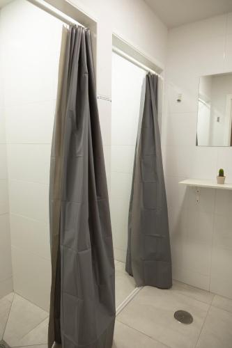 Shower, Albergue & Hostel Gascona in Oviedo