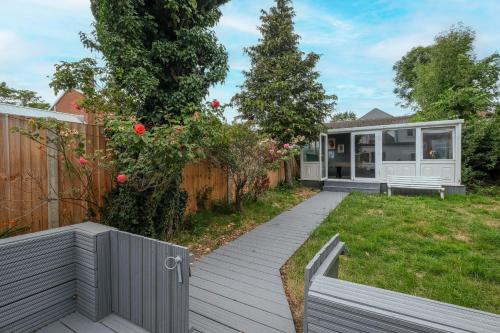 Modern 3 Bedroom 2.5-Bathroom Home in Edgware London