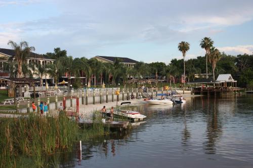 Lake Roy Beach Inn - Winter Haven