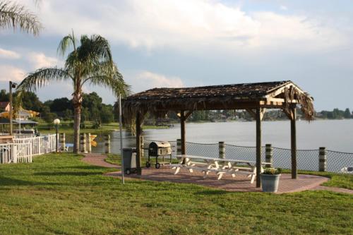 Lake Roy Beach Inn - Winter Haven