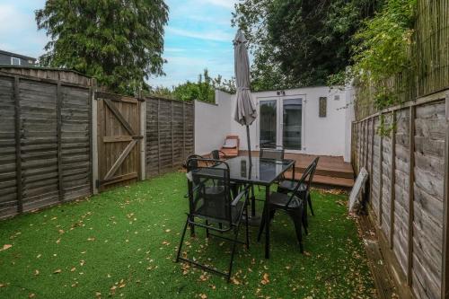 Stylish 4 Bedroom 2.5-Bath Home in Borehamwood London