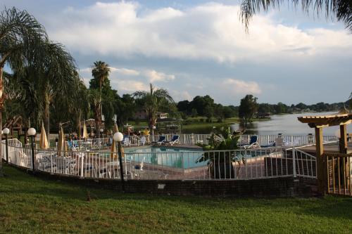 Lake Roy Beach Inn - Winter Haven