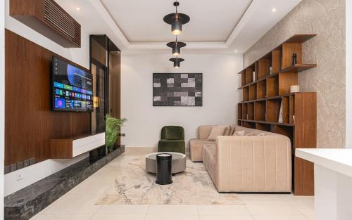 Three BR Spacious Luxurious Flat in AlQirawan in อัลมาลกา