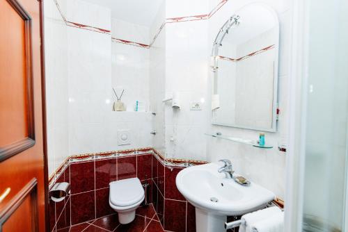 Standard Double Room with Balcony image 9