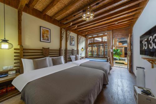 Twin Room with Garden View image 3