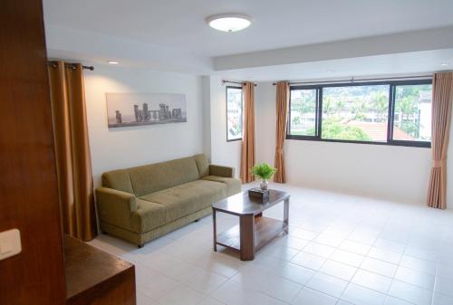 room detail thumbnail 2