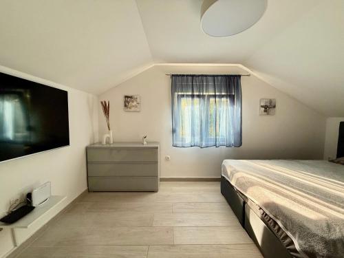 Golden Wave Apartment in Vir