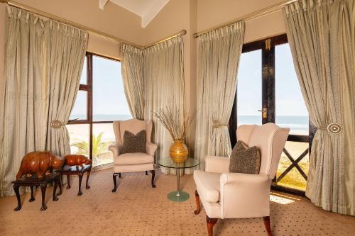 Otoczenie, Burning shore Hotel in Rand Rifles