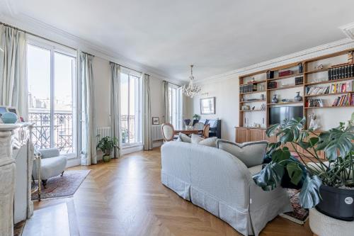 Luxury Apartment-Faubourg Saint Honore close to Arc de Triomphe & Parc Monceau, Paris